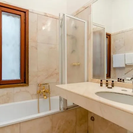 La Fenice Apartment *