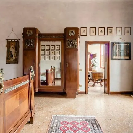 Daire La Fenice Venedik