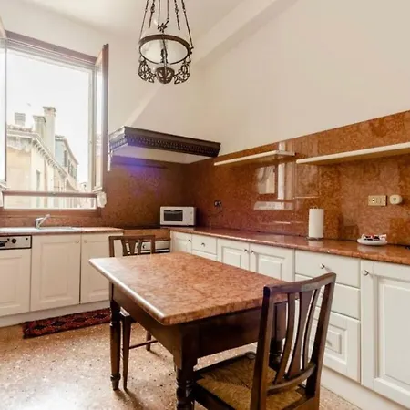 La Fenice Apartment Venice