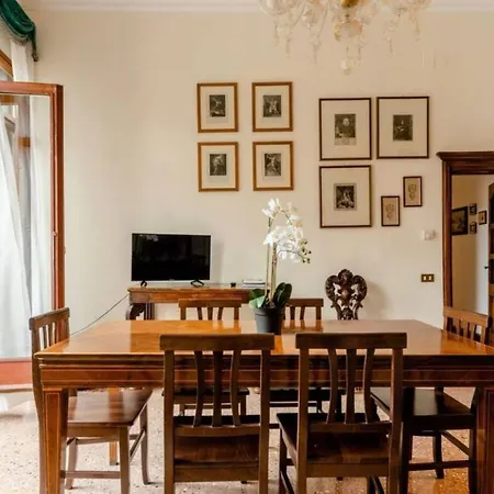 Daire La Fenice Venedik